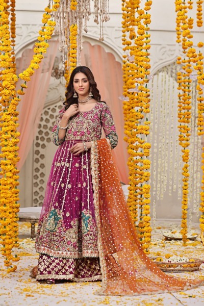 Pakistani Magenta Mehndi Elegant Pishwas Lehenga