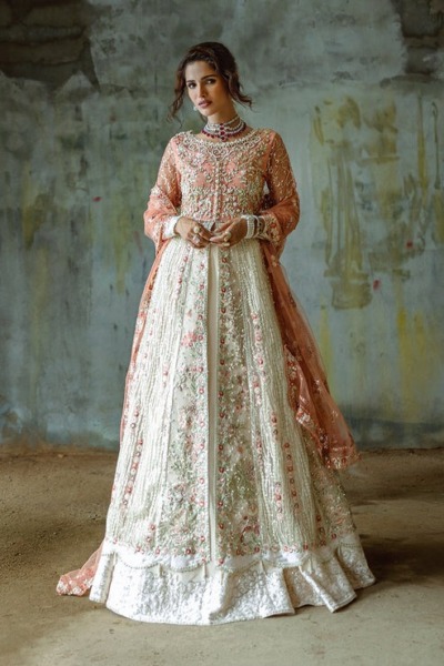 Pakistani Wedding Cream Peach Net Pishwas Lehenga