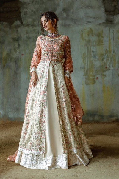 Pakistani Wedding Cream Peach Net Pishwas Lehenga - Image 6