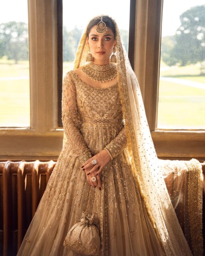 Traditional Gold Bridal Pishwas with Elegant Lehenga - Image 7