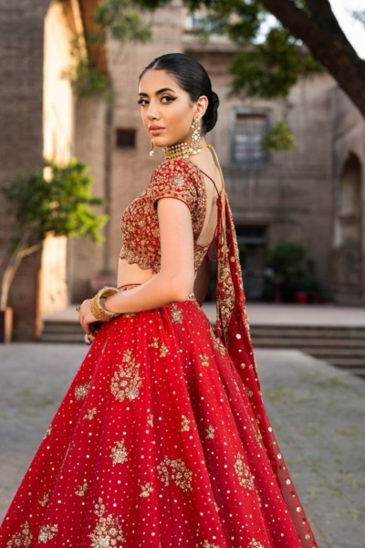 Elegant Bridal Wedding Wear in Lehenga Choli and Dupatta - Image 6