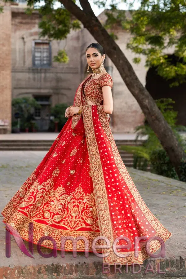 Elegant Bridal Wedding Wear in Lehenga Choli and Dupatta