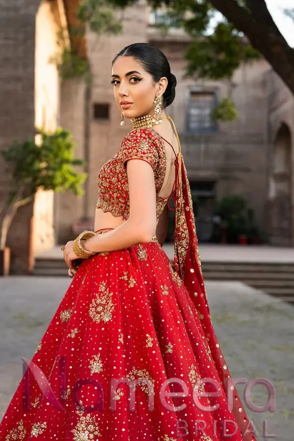 Elegant Bridal Wedding Wear in Lehenga Choli and Dupatta