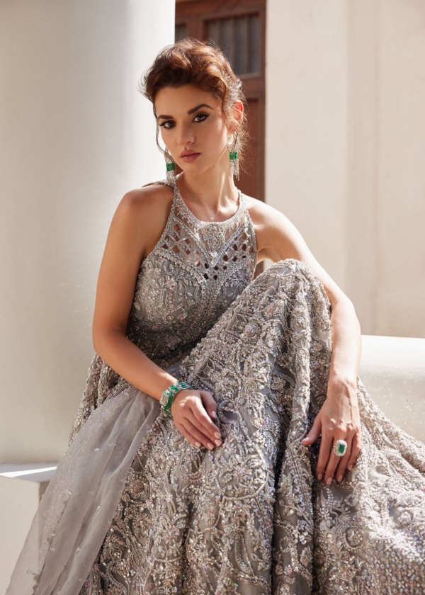 Elegant Bridal Gown and Dupatta Pakistani Wedding - Image 7