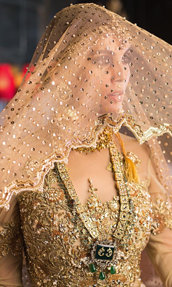 Latest Indian Bridal Golden Pishwas Lehenga - Image 5