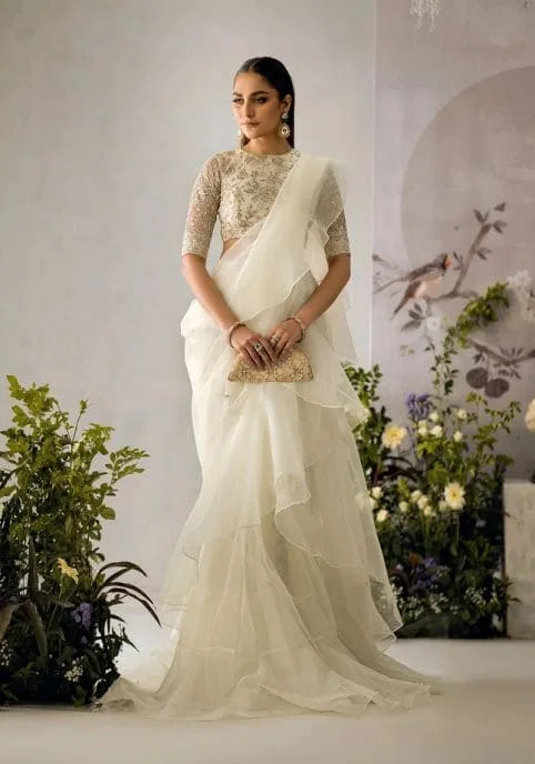 Embroidered White Goldwork Pakistani Bridal Saree Outfit - Image 3
