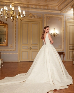 Off-White Bridal Gown in Princess Style for Weddings