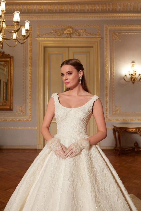 Off-White Bridal Gown in Princess Style for Weddings - Image 4