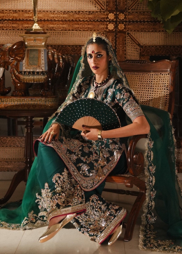 Pakistani Emerald Green Wedding Salwar Kameez - Image 4
