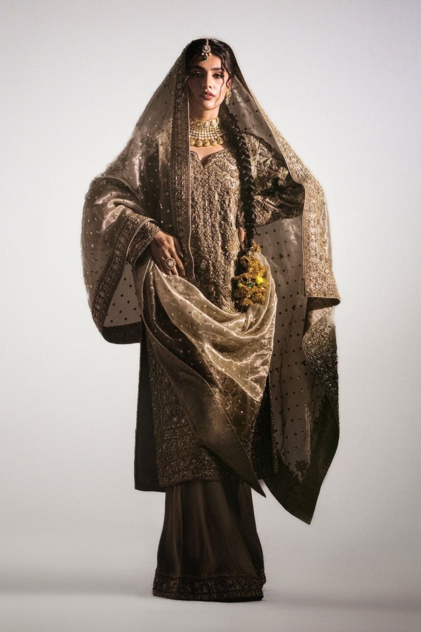 Royal Kameez Trouser Pakistani Wedding Outfit - Image 3