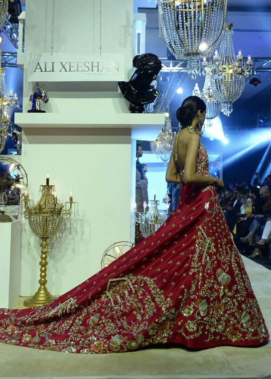 Regally Embellished Pakistani Bridal Lehnga Choli Set - Image 2